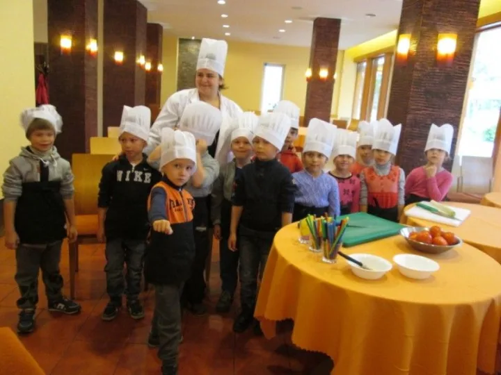 „Ąžuoliuko“ mažieji šefukai virė žuvienę iš uodegėlių