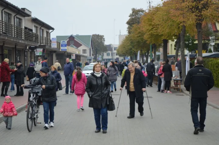 Turgaus šventėje bėgo su bulvių maišu, laikė kalakutą ir mėtė kiaušinius – nuotrauka 15