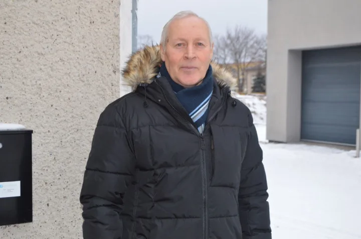 Šviesiu gyvenimo keliu žengiantis Būtingės bažnyčios bendruomenės pirmininkas Edvardas Brigmanas žmonėse įžvelgia daug gėrio, bet pastebi ir ydas, su kuriomis pirmiausia privalo kovoti patys.