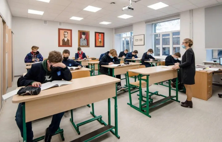 Senoji gimnazija – tai mokykla, kur ,,mokytojai myli savo darbą, o mokiniai jausdami tai nori siekti geresnių rezultatų’’.