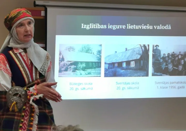 Knygos „Būtingės ir Šventosios kalbų žodynas“ pristatymas Šventosios bibliotekoje – nuotrauka 2