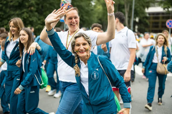 Pasaulio lietuvių sporto žaidynes vainikavo Valstybės diena, nešama 250 metrų trispalvė ir sugiedota „Tautiška giesmė“ (FOTO GALERIJA) – nuotrauka 4