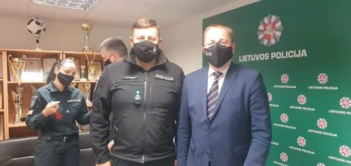 Angelų sargų dienos išvakarėse meras Šarūnas Vaitkus su klebonu Kęstučiu Balčiūnu apsilankė kurorto policijos komisariate (FOTO GALERIJA) – nuotrauka 6
