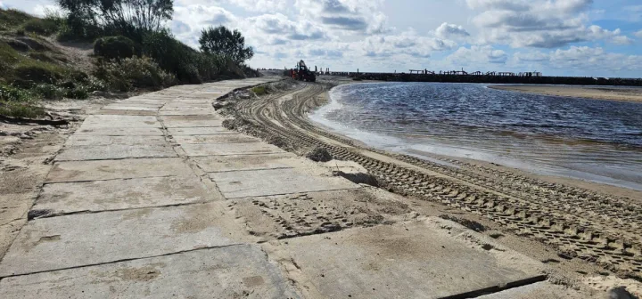 Šventosios uoste prasidėjo pasirengimas istorinei molų statybai