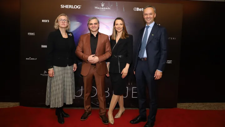 Filmo Duobėje (az.: Çuxurda) VIP premjera Flame To wers Baku Park cinema kino teatre su Lietuvos ambasado riumi Azerbaidžane Kęstučiu Vaškelevičiumi ir konsule Gie dre Verollet