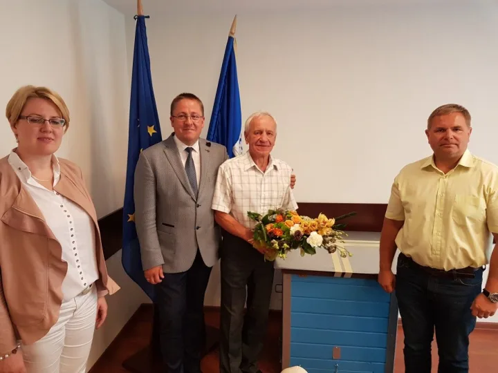 Konstantinas Skierus rūpinsis bitėmis ir lepins dėmesiu žmoną