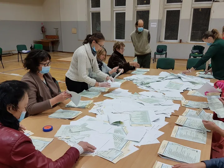 Dėl mandato antrajame rinkimų ture į Seimą Mėguvos rinkimų apygardoje varžysis konservatorius Mindaugas Skritulskas ir "valstietis" Romandas Žiubrys – nuotrauka 19