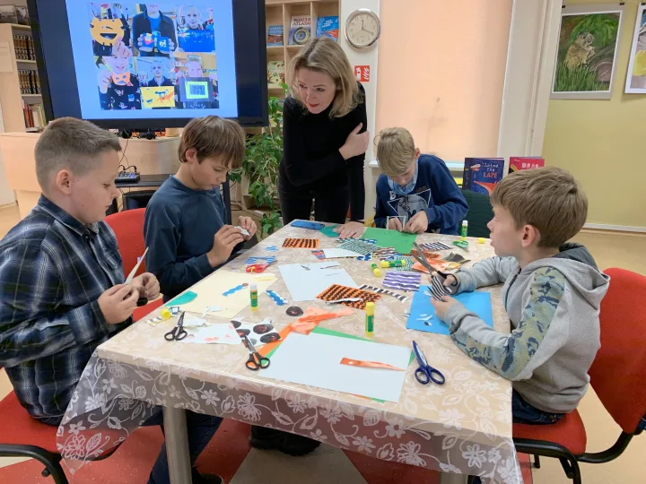 Palangos miesto bibliotekoje - edukacinis užsiėmimas „Knygos iliustracijos“ su Aušra Kiudulaite – nuotrauka 1