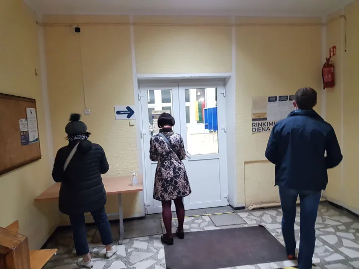 Dėl mandato antrajame rinkimų ture į Seimą Mėguvos rinkimų apygardoje varžysis konservatorius Mindaugas Skritulskas ir "valstietis" Romandas Žiubrys – nuotrauka 16