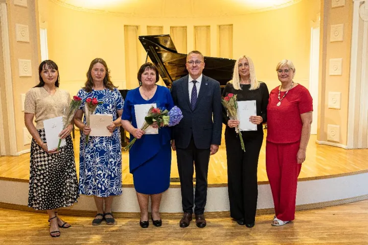 Kurhauze pagerbti gabiausi Palangos moksleiviai – net 22 laimėjo prizines vietas nacionaliniuose konkursuose (FOTO GALERIJA) – nuotrauka 5