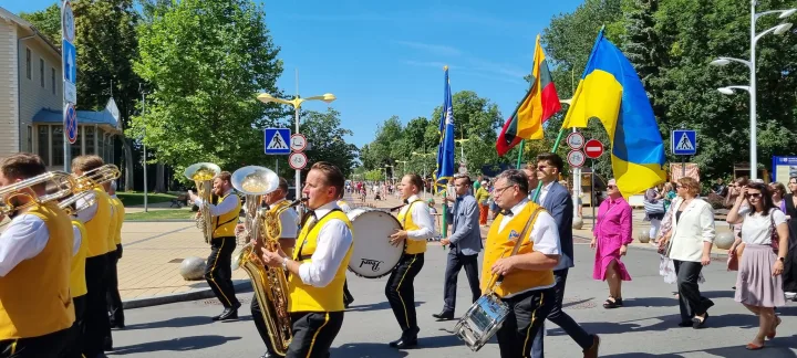 Įteikti brandos atestatai 114 Palangos senosios gimnazijos abiturientų (FOTO GALERIJA) – nuotrauka 3