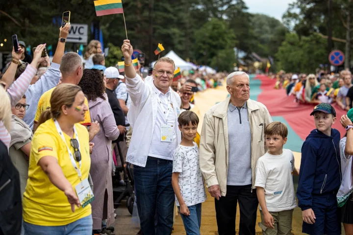 Pasaulio lietuvių sporto žaidynes vainikavo Valstybės diena, nešama 250 metrų trispalvė ir sugiedota „Tautiška giesmė“ (FOTO GALERIJA) – nuotrauka 14