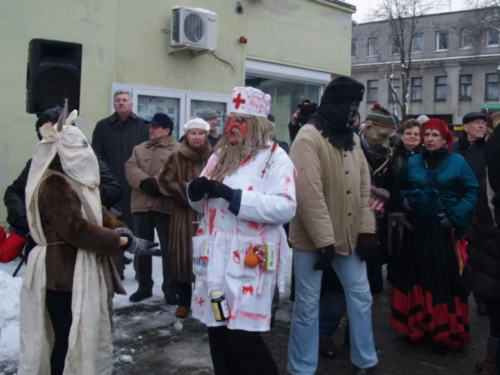 Palangiškiai smagiai vijo žiemą iš kiemo – nuotrauka 8
