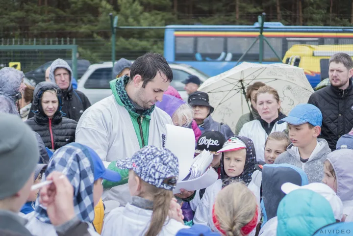 Laikydami egzaminą stebėjo kylančius lėktuvus – nuotrauka 1