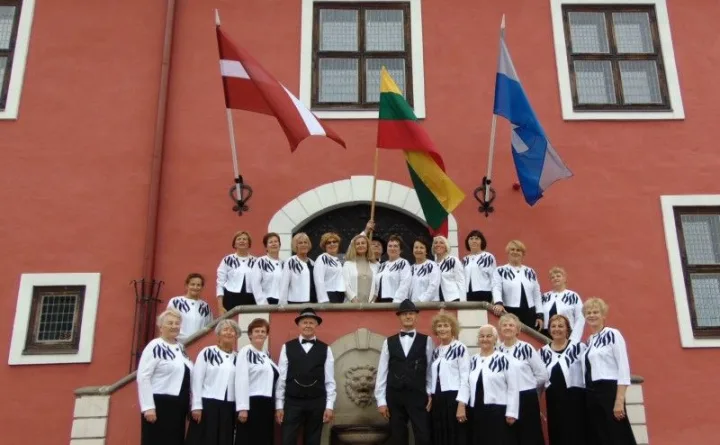 Ar dainuoti jubiliatui „Sveikatos metų ...“