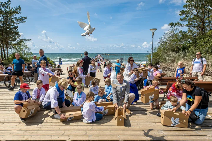 Neeilinė diena: Palanga kartu su Premjere Ingrida Šimonyte pasitiko vaikus iš kurorto miesto partnerio Ukrainoje – Bučos (NUOTRAUKŲ GALERIJA) – nuotrauka 5