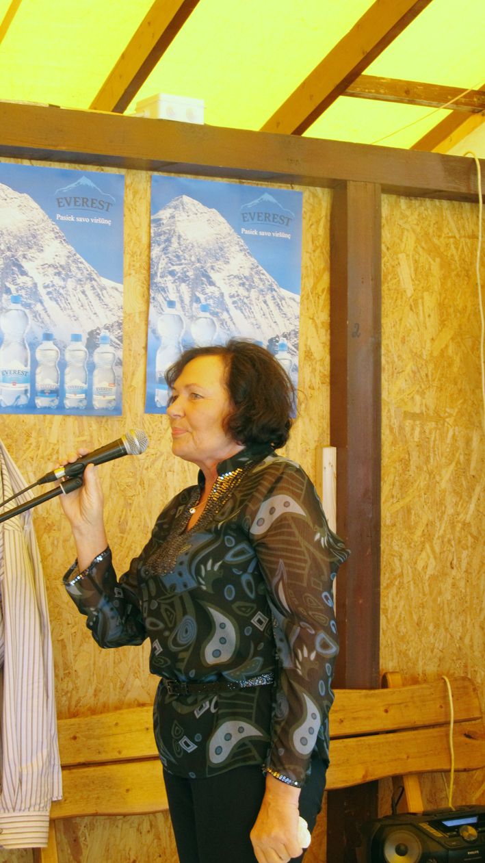 I. Švanienė pasveikino bendrapartiečius eilėmis.