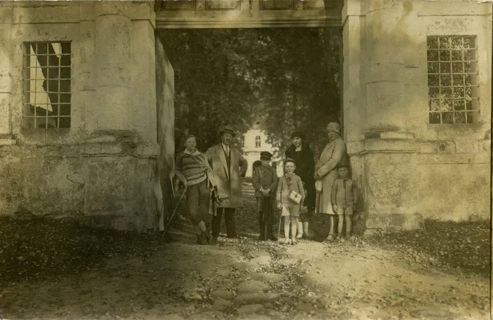 Prof. I. Končiaus šeima. 1929. Iš Žemaičių dailės muziejaus rinkinių