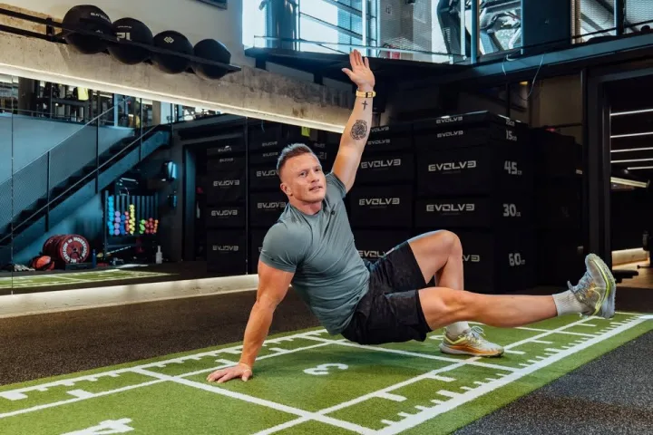 Palangos verslininko, politikos naujoko skrydį temdo ir praeitis – bankrotas Londone, kaltinimai prekyba steroidais – ir dabartis: jo įmonės „Sporto Kopa“ VMI nepriemoka – 4 169 eurai, slepiamos finansinės ataskaitos