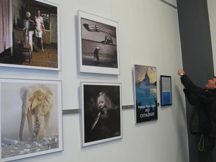 Pasaulio fotografai – Palangos autobusų stotyje – nuotrauka 1