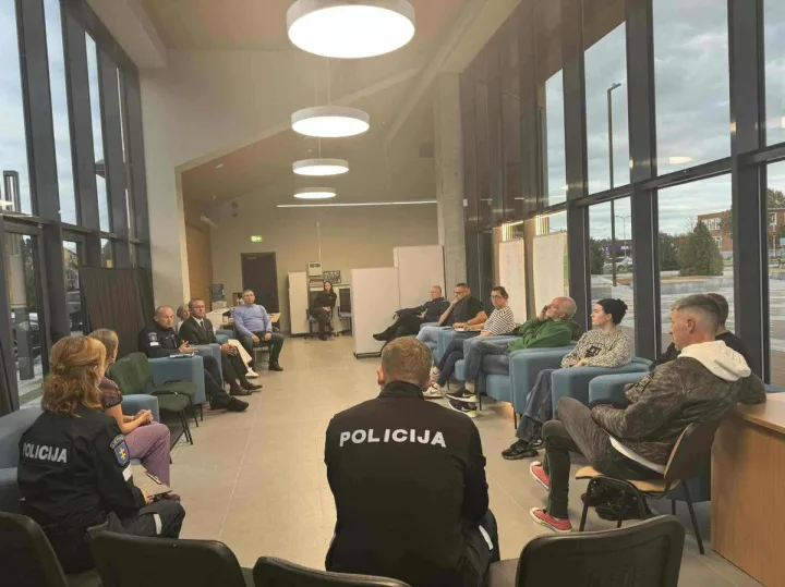 Palangos meras dalyvavo susitikime Šventojoje kartu su policijos pareigūnais, bendruomene ir socialiniais partneriais