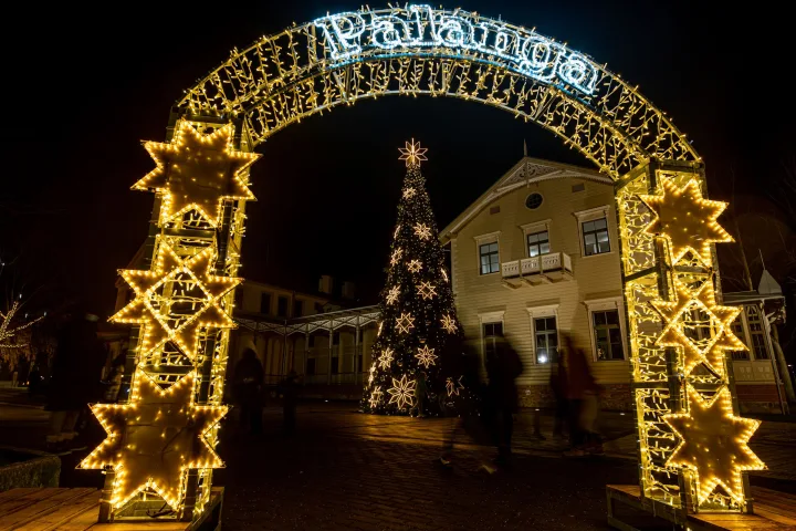 Palangoje ir Šventojoje nušvito Kalėdų eglės (FOTO GALERIJA) – nuotrauka 3