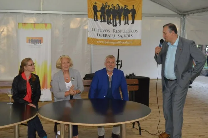 Eimutis Židanavičius turėjo klausimų Daliai Teišerskytei ir Jurgitai Chromanskytei.