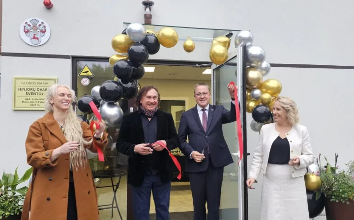 Tarp Monciškių ir Šventosios atidaryti nauji globos namai „Senjorų dvaras“