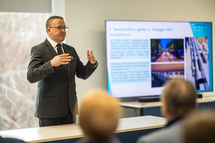 Savivaldybės meras, Tarybos nariai ir Šventosios jūrų uosto direktorius susitiko su šventojiškiais (FOTO GALERIJA) – nuotrauka 6