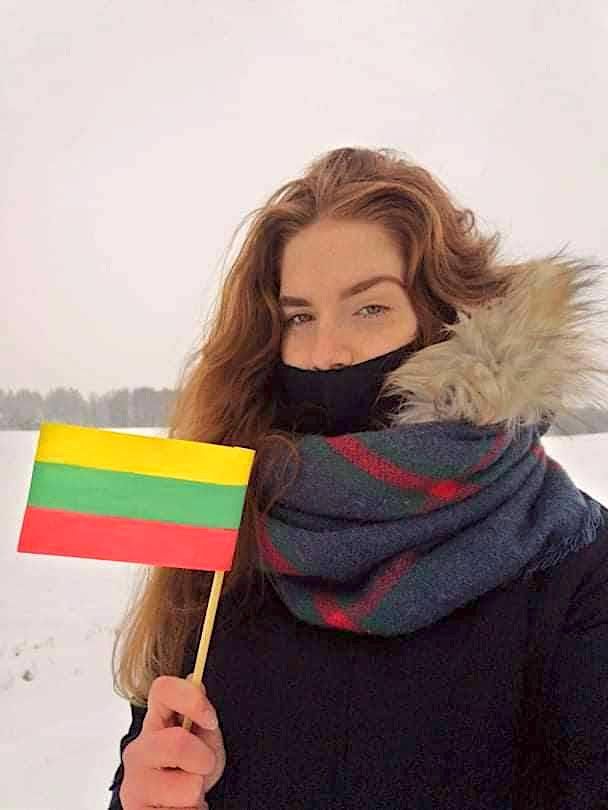 Vaikščiodami, bėgiodami, slidinėdami, čiuožinėdami ir net jodinėdami  Palangos gimnazistai Laisvės dienai įveikė 14 606 kilometrus ir 690 metrų (FOTO GALERIJA) – nuotrauka 2