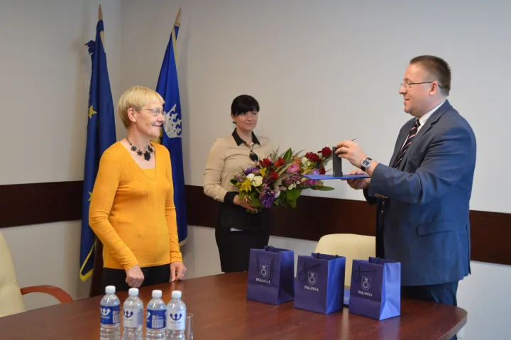 Mokytojų veteranų išėjimas – staigmena, paskatinusi merą viešai padėkoti – nuotrauka 1