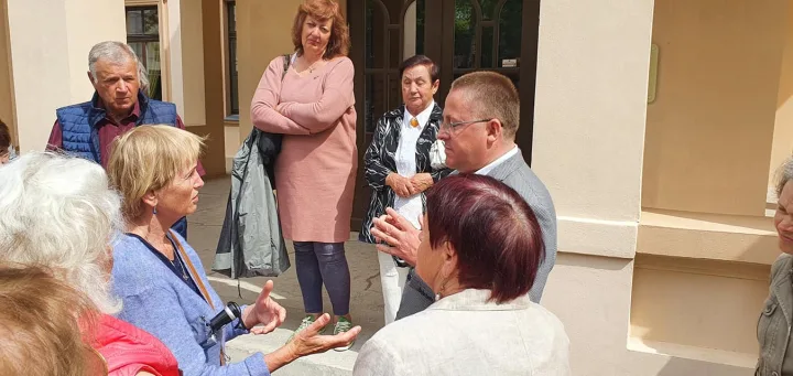 Meras Šarūnas Vaitkus susitiko su Palangos trečiojo amžiaus universiteto senjorais ir aprodė jiems medinę Kurhauzo dalį (FOTO GALERIJA) – nuotrauka 2
