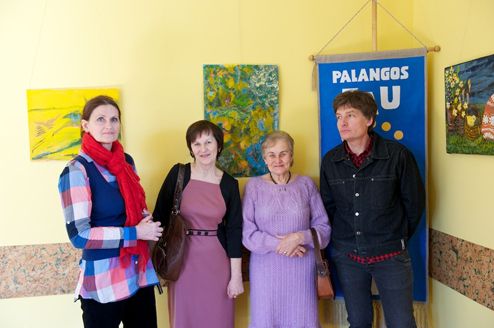 Trečiojo amžiaus universiteto studentai Švietimo pagalbos tarnybos salėje atidarė savo darbų parodą.