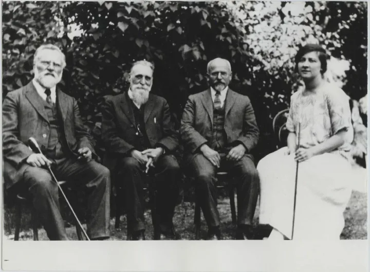 Jonas Šliūpas, Jonas Basanavičius, Antanas Bacevičius ir Aldona Šliūpaitė Palangoje, 1924 m. LNM
