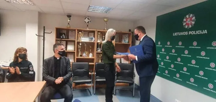 Angelų sargų dienos išvakarėse meras Šarūnas Vaitkus su klebonu Kęstučiu Balčiūnu apsilankė kurorto policijos komisariate (FOTO GALERIJA) – nuotrauka 5