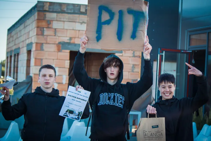 Varžybų pirmos vietos nugalėtojai M. Gužauskas, A. Burba, Yip T. Anužis.