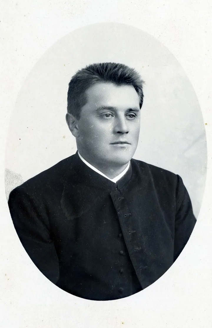 Palangos bažnyčios vikaras ir progimnazijos kapelionas kunigas Julijonas Jasienskis (Jašinskis). Nežinomas fotografas, XX a. pr.