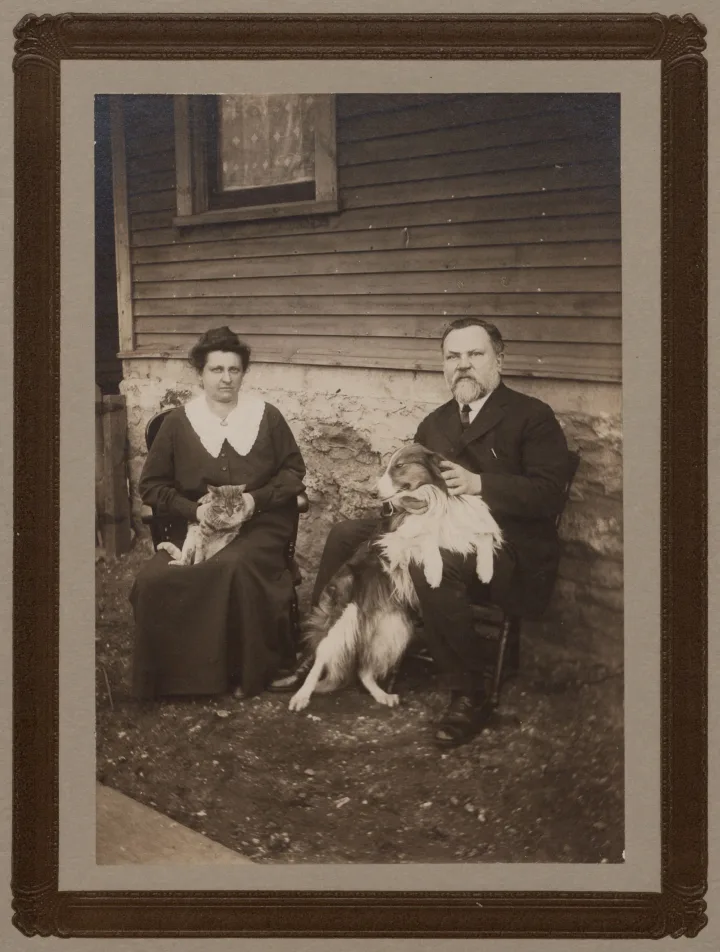 Liudvika ir Jonas Šliūpai prie savo namų Skrantone (JAV), 1913 m VU ŠAIC Aušrininko dr. Jono Šliūpo archyvo nuotrauka