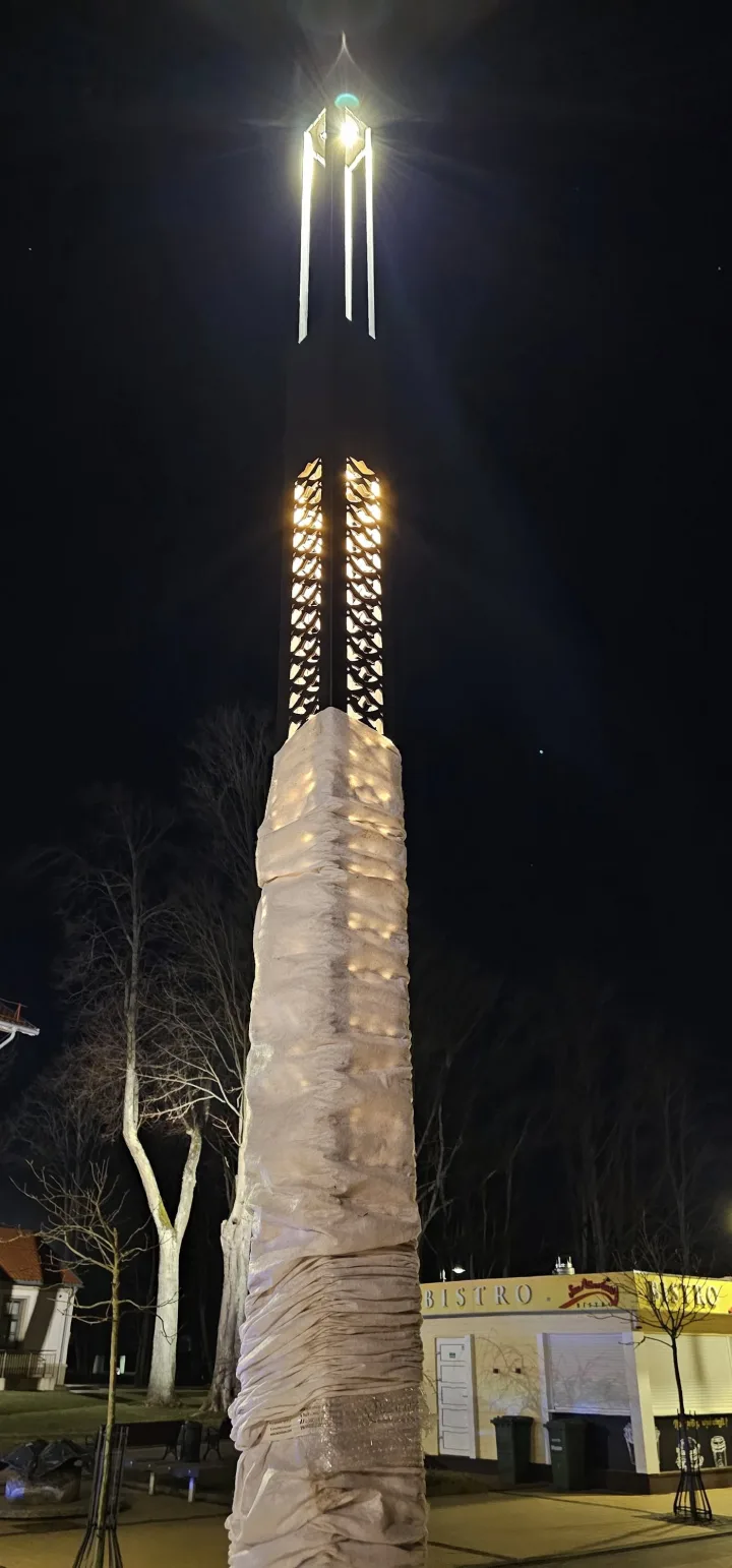 Montuojami naujieji Basanavičiaus gatvės ir Palangos tilto šviestuvai – nuotrauka 1