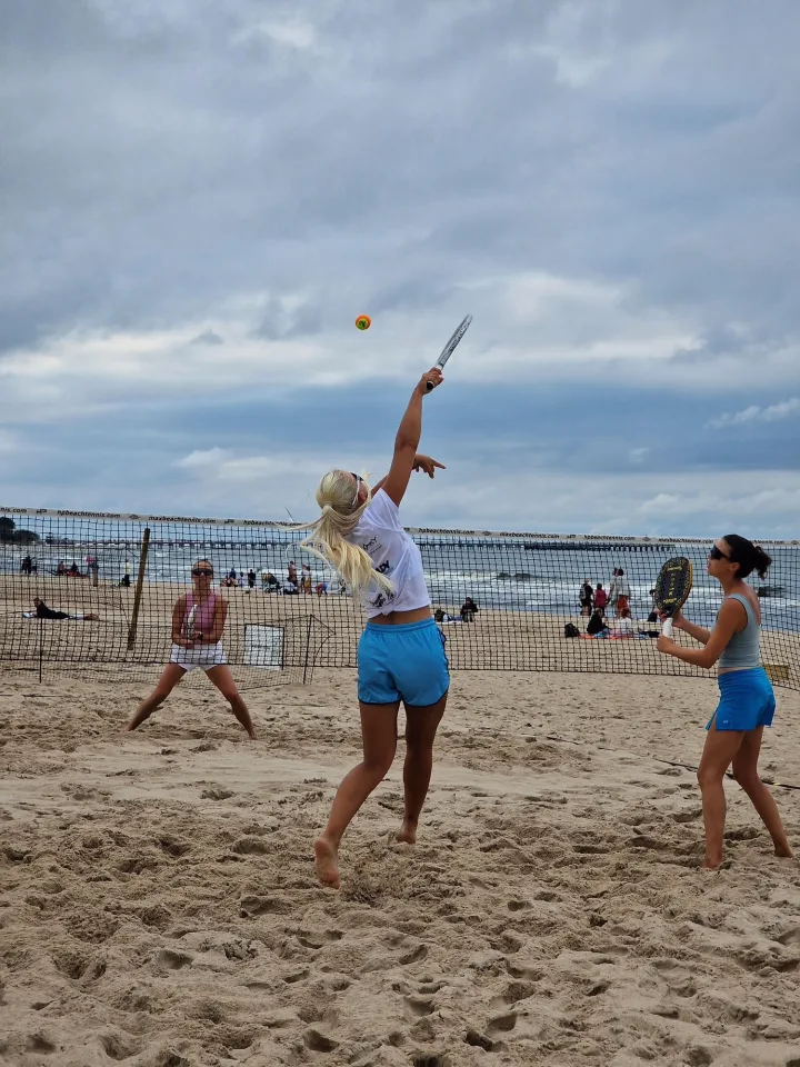 Tarptautinis paplūdimio tenisas grįžo į Palangą: keturių „Medūzos“ komandos narių surengtas ITF turnyras sulaukė didelio susidomėjimo (FOTO GALERIJA) – nuotrauka 1