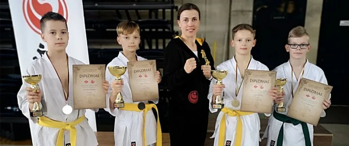 Okinava Palangos grupė su Trenere Kristina Basova