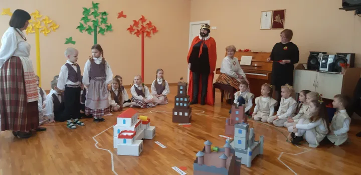 Lopšelis-darželis „Ąžuoliukas“ šventė Vasario 16-ąją – nuotrauka 1