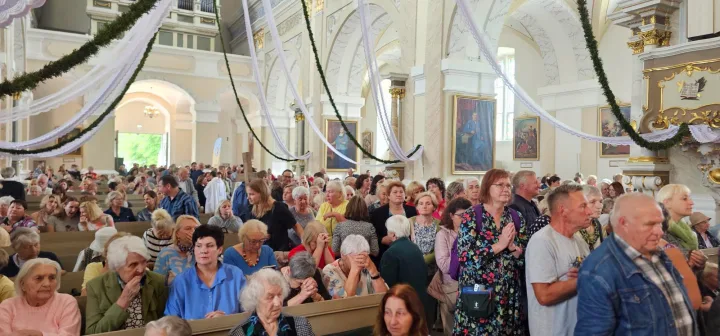 Palangos dekanato dieną Žemaičių Kalvarijos atlaiduose – malda už bendruomenę ir padėka tarnaujantiems žmonėms – nuotrauka 3