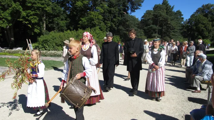 Birutės parko dienos svečiai pradeda savo kelionę.