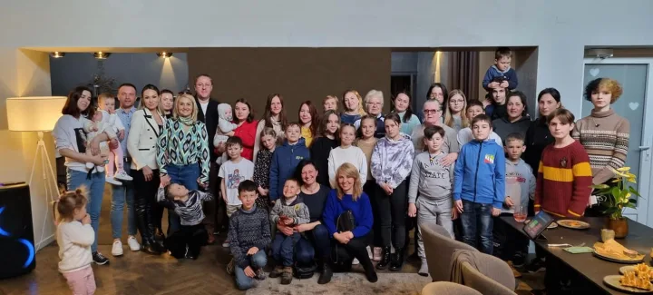 Palangos meras Šarūnas Vaitkus su žmona Vilma ir vaikais  pakvietė 40 karo pabėgėlių iš Ukrainos į popietę Palangoje – nuotrauka 1