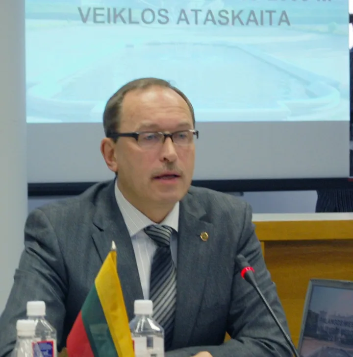 V. Stalmokas.