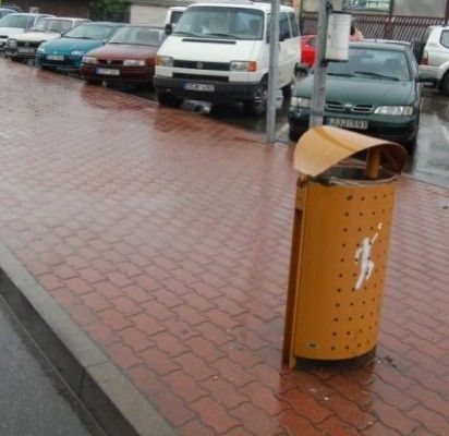 Suoliuko nėra, nes jei jis būtų, ant jo miegotų benamiai