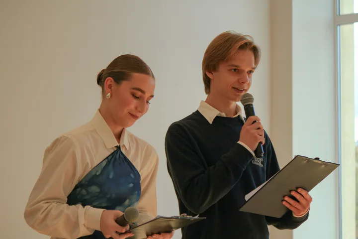 Renginį vedė gimnazistai Gintarė Petrauskaitė ir Elonas Sinušas.