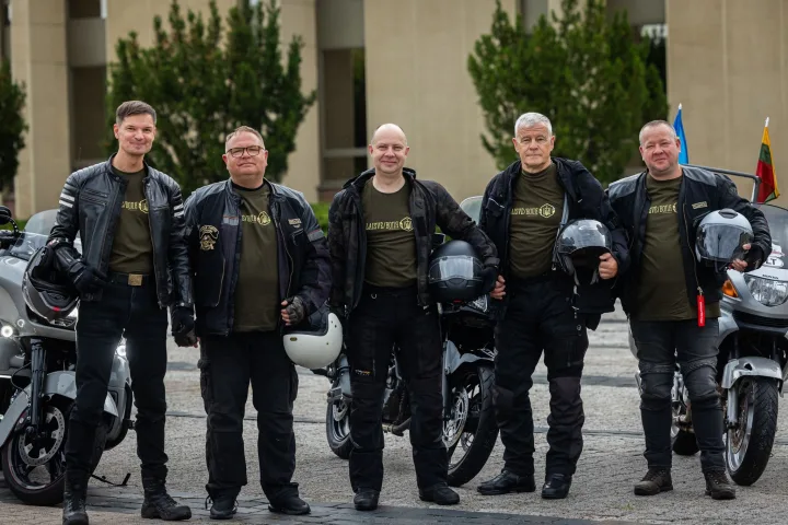 Midaugas Skritulskas: „Lietuva – Ukraina – Lietuva. 5 dienos, 5 motociklai, 4 parlamentarai, 2500 km“ (FOTO GALERIJA) – nuotrauka 1