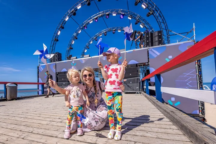 Palangoje įvyko pirmasis Vėjo festivalis: įžiebti atnaujinti Basanavičiaus gatvės ir Palangos tilto šviestuvai (FOTO GALERIJA) – nuotrauka 2